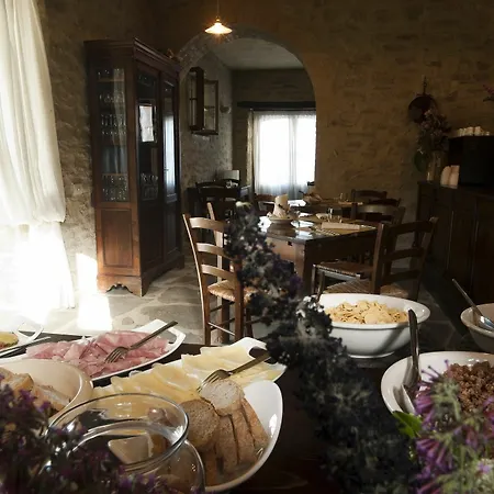 La Tavola Dei Cavalieri فندق